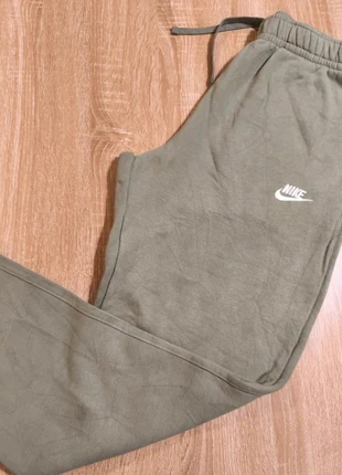 Jogging Nike vert olive – Taille M – Confort & style 🟢, brand: Nike, condition: Very good, size: M, €18.90, €20.55 includes Buyer Protection