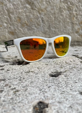 Lunettes de soleil NorthWeek orange avec monture noir et blanche, marque: Northweek, état: Bon état, 10,00 €, 11,20 € Protection acheteurs incluse