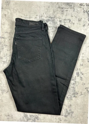 Jean Levi’s women Noir W27 L32 Coupe Slim, merk: Levi's, staat: Heel goed, maat: M / 38 / 10, € 10,00, € 11,20 inclusief Kopersbescherming