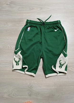 Short NBA Milwaukee Bucks Nike – Vert & Blanc Cassé – Logo Cerf – Taille L kids  XS / S Adulte, marke: Nike, zustand: Sehr gut, größe: S, 19,90 €, 21,60 € inklusive Vinted-Käuferschutz