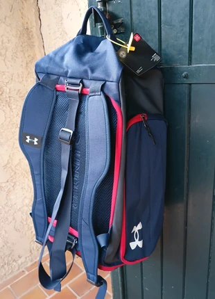 Sac à dos Under Armour 40L – NEUF avec étiquettes – Bleu marine/rouge, marque: Under Armour, état: Neuf avec étiquette, 50,00 €, 53,20 € Protection acheteurs incluse