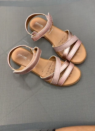 🎀 Sandales en cuir rose métallisé GEOX – Pointure 35 – Très bon état, marca: Geox, estado: Muito bom, tamanho: 35, €3.90, €4.80 inclui Proteção do Comprador