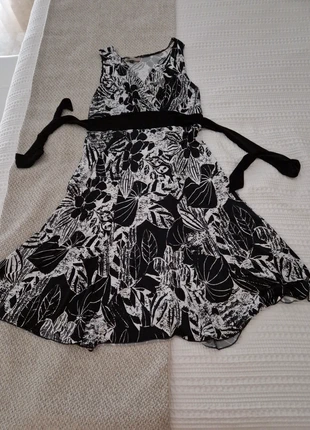 Vestido de verano con escote en pico con cinturón , merk: K Woman, staat: Heel goed, maat: S / 36 / 8, € 7,99, € 9,09 inclusief Kopersbescherming