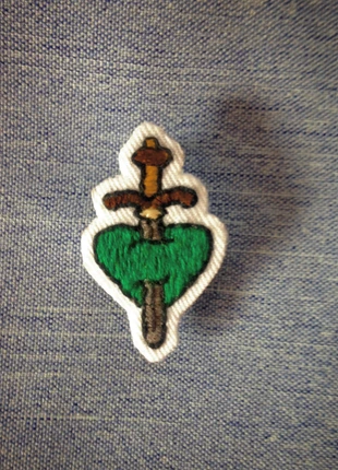 Broche brodée main coeur old school, staat: Nieuw zonder prijskaartje, € 14,00, € 15,40 inclusief Kopersbescherming