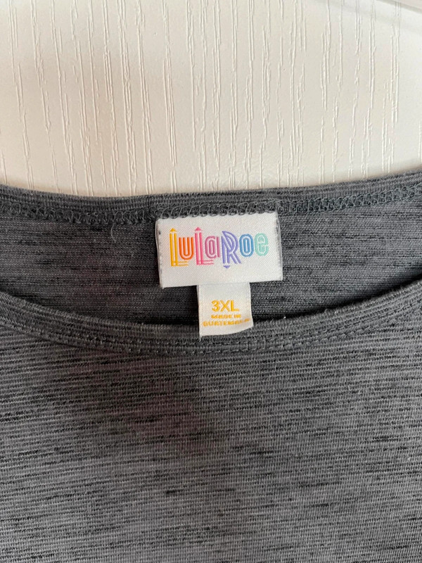 LuLaRoe Women’s Heather Gray Blouse Size 3X.  1095 2