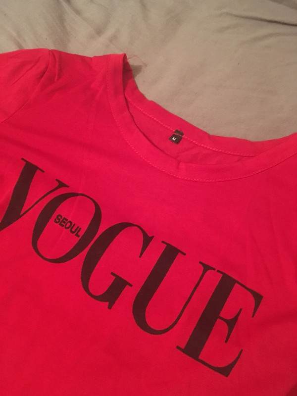 Tee Shirt rouge noir Vogue Séoul neuf taille M 5
