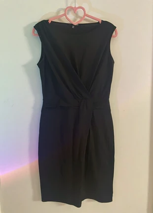 Robe noir simple avec noeud, Simple black dress with bow, Abito nero semplice con fiocco, merk: Etam, staat: Heel goed, maat: M / 38 / 10, € 4,00, € 4,90 inclusief Kopersbescherming