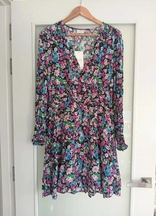 Espectacular vestido floral de la marca Vila sin estrenar, merk: Vila, staat: Nieuw met prijskaartje, maat: M / 38 / 10, € 28,00, € 30,10 inclusief Kopersbescherming