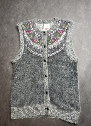Gilet sans manche avec broderie en laine tout doux et chaud, état: Très bon état, taille: S / 36 / 8, 25,00 €, 26,95 € Protection acheteurs (Pro) incluse