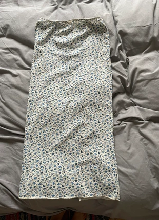 Jupe droite fleurs, marca: Pull & Bear, estado: Muito bom, tamanho: S / 36 / 8, €5.00, €5.95 inclui Proteção do Comprador