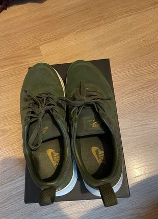 Nike kaki, marque: Nike, état: Neuf sans étiquette, taille: 37.5, 15,00 €, 16,45 € Protection acheteurs incluse