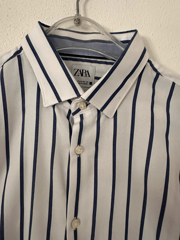 Zara overhemd , size XL , hagel wit met blauw streepje 2