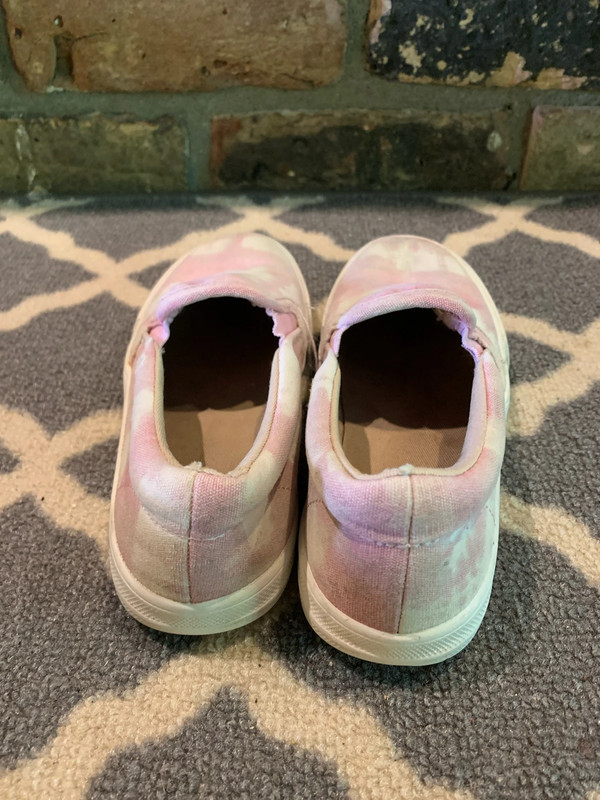 Girls size 13 tie dye shoes 4