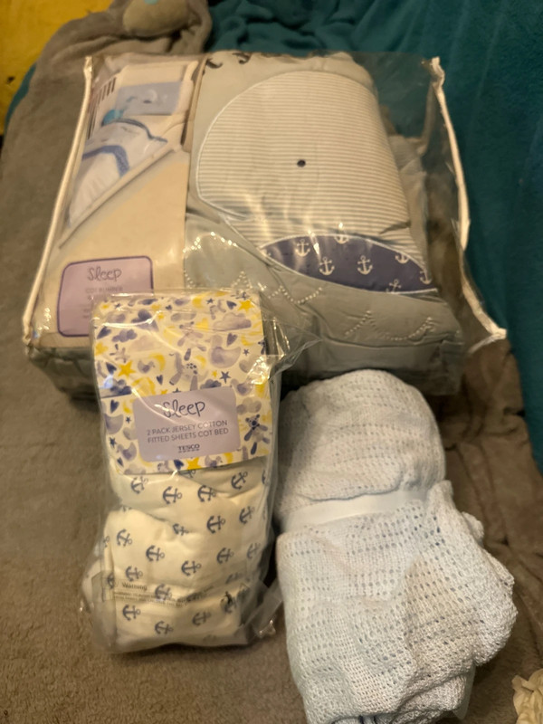 Tesco cot sales bumper set