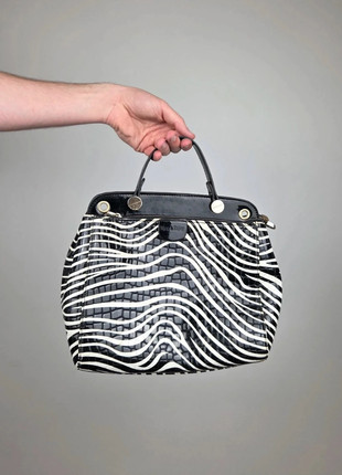 Sac à main Mary & Enjoy vintage style Y2K zébré noir et blanc brillant, marque: Vintage Dressing, état: Bon état, 19,00 €, 20,65 € Protection acheteurs (Pro) incluse