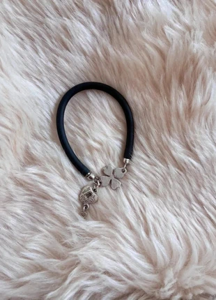 Bracelet caoutchouc et trèfle en argent, marque: Vintage Dressing, état: Très bon état, 5,00 €, 5,95 € Protection acheteurs incluse