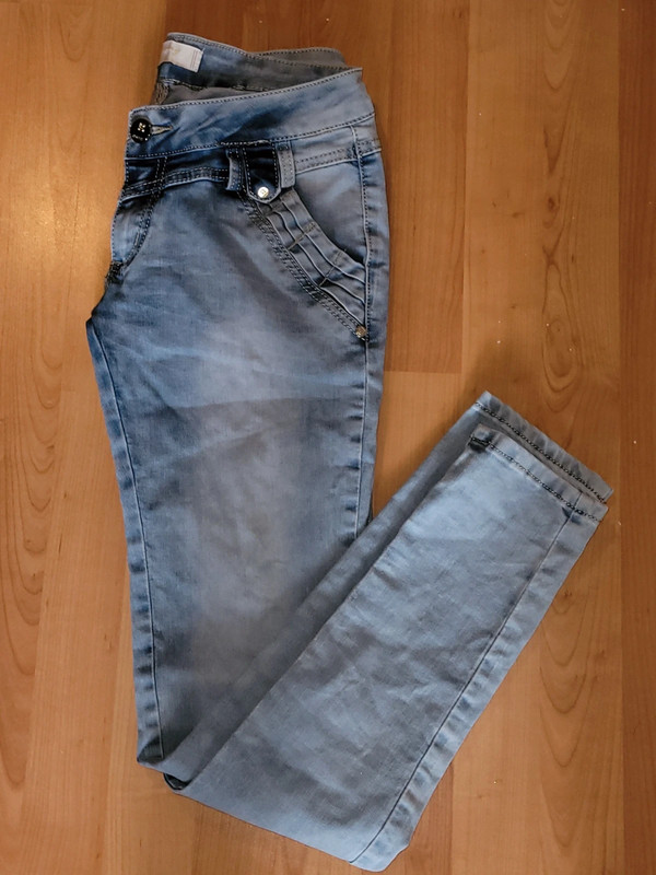 Elementair Beleefd klein Womens lexxury jeans size 10 euro 38 - Vinted