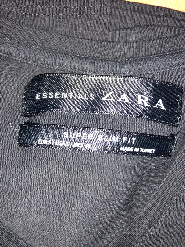 T-shirt Zara noir col V  2