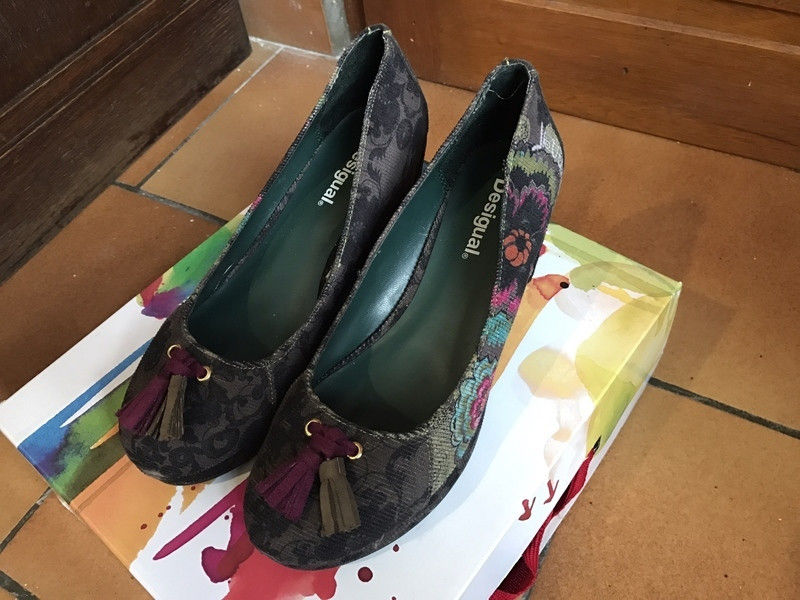 Chaussures type compensées en toile brodée, pointure 37, multicolore 1