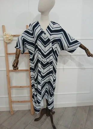 Vestido zig-zag talla grande tono azul marino, marque: Local, état: Neuf avec étiquette, taille: Taille unique, 16,00 €, 17,50 € Protection acheteurs incluse
