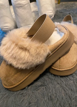 Ciabatte donna invernali con pelo tg 37-38, marque: nessuno, état: Neuf sans étiquette, taille: 37.5, 10,00 €, 11,20 € Protection acheteurs incluse