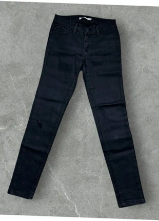 Jean levi’s 710 noir super skinny W25 L30, merk: Levi's, staat: Heel goed, maat: XS / 34 / 6, € 9,00, € 10,15 inclusief Kopersbescherming