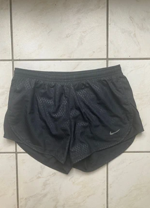 Short running Nike noir taille XS couleur noir, marke: Nike, zustand: Sehr gut, größe: XS / 34 / 6, 13,00 €, 14,35 € beinhaltet Vinted-Käuferschutz Pro