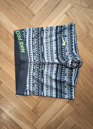 Short Nike Pro femme running taille M gris excellent état, brand: Nike, condizioni: Ottime, taglia: M / IT 42 / EU 38, €23.00, €24.85 include la Protezione acquisti