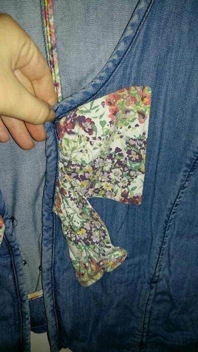 Veste en jeans avec un noeud fleuri 2