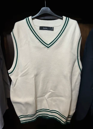 Maglione bianco Bershka, brand: Bershka, condizioni: Ottime, taglia: S, €5.00, €5.95 include la Protezione acquisti