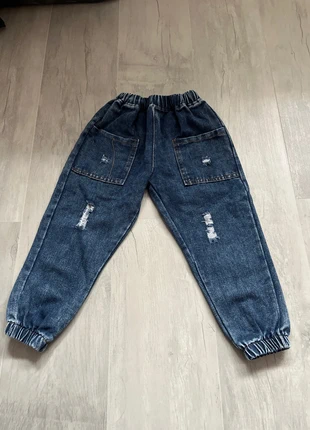 jean fille, marque: sansmarque, état: Très bon état, taille: 5 ans / 110 cm, 1,00 €, 1,75 € Protection acheteurs incluse