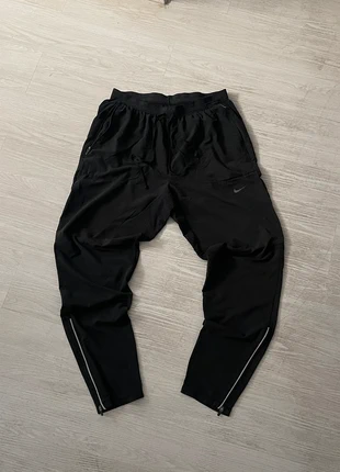 Black Nike vintage track-pants, marca: Nike, estado: Muito bom, tamanho: M, €19.99, €21.69 inclui Proteção do Comprador
