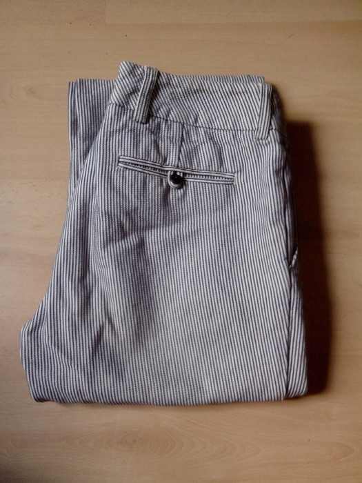 Pantalon rayé bleu et blanc 2