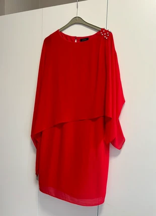 Elegant layered red dress with rhinestones on the shoulders, marque: Antea, état: Neuf sans étiquette, taille: L / 40 / 12, 4,00 €, 4,90 € Protection acheteurs incluse