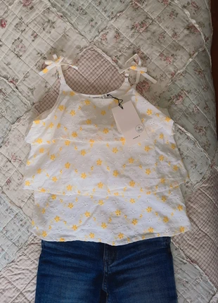 Blusa volantes bordada talla 7/8, marca: Name It, estado: Nuevo con etiquetas, tamaño: 8 años / 128 cm, 10,00 €, 11,20 € Protección al comprador incluida