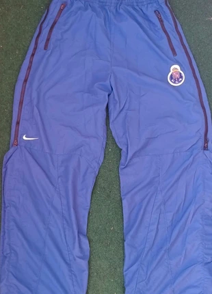 Vintage Nike F.C.Porto 2001/02 baggy Basketball trackpants size Large, marca: Nike, estado: Muito bom, tamanho: L, €35.00, €37.45 inclui Proteção do Comprador