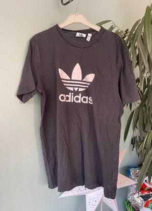 T-shirt noir Adidas taille M, marque: adidas, état: Très bon état, taille: M, 2,00 €, 2,80 € Protection acheteurs incluse