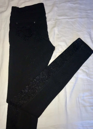 Jean noir en dentelle , marke: Vintage, zustand: Zufriedenstellend, größe: XS / 34 / 6, 5,00 €, 5,95 € inklusive Vinted-Käuferschutz