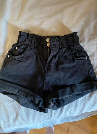 Shorts neri denim Bershka, marque: Bershka, état: Très bon état, taille: XXS / 32 / 4, 4,00 €, 4,90 € Protection acheteurs incluse