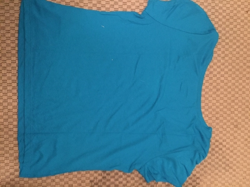 T shirt bleu ciel taille 44-46 4