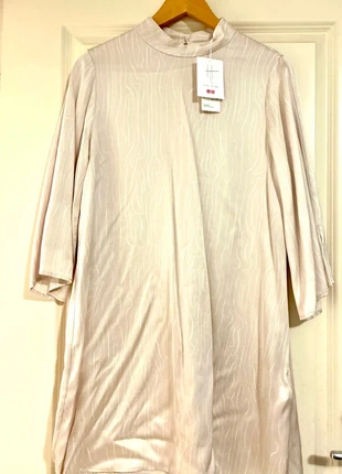 Zacht roze zijde jurk Uniqlo Hana Tajima nieuw, marca: Uniqlo, estado: Novo com etiquetas, tamanho: M / 38 / 10, €17.00, €18.55 inclui Proteção do Comprador