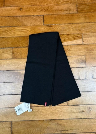 Écharpe Levi’s full black large et vintage avec logo brodé, taille unique, marque: Levi's, état: Neuf avec étiquette, 28,99 €, 31,14 € Protection acheteurs (Pro) incluse