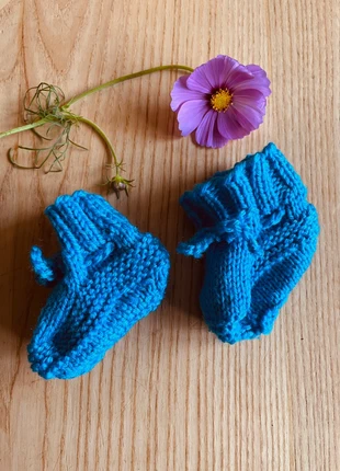 Handgebreide newborn slofjes, merk: Hand Knitted, staat: Heel goed, maat: 16, € 2,95, € 3,80 inclusief Kopersbescherming