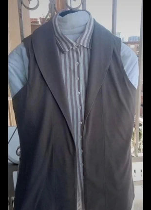 Camicia cotone a righe con gilet finto. T. 44. Seventy, marque: Seventy, état: Neuf sans étiquette, taille: L / 40 / 12, 13,00 €, 14,35 € Protection acheteurs incluse