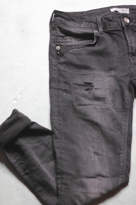 Jeans gris/noir déchirés S 2