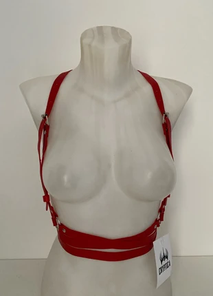 Harnais réglable en simili cuir rouge avec taille enroulée, marca: Cryptica, estado: Muy bueno, 14,00 €, 15,40 € Protección al comprador Pro incluida