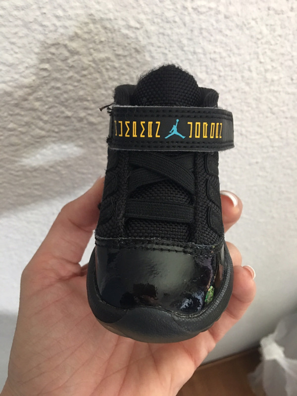Jordan 11 bebe hot sale