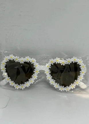 Leuke meisjes hartjes zonnebril wit, merk: Uitverkoop, staat: Heel goed, € 1,99, € 2,79 inclusief Kopersbescherming Pro