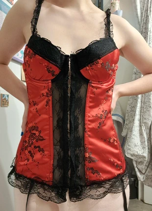 Corset satin rouge et noir, marque: Intimax, état: Très bon état, taille: Taille unique, 8,00 €, 9,10 € Protection acheteurs incluse