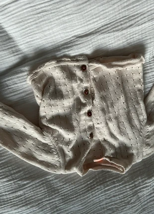 Wit vestje, marque: Hema, état: Très bon état, taille: 9-12 mois / 74 cm, 2,00 €, 2,80 € Protection acheteurs incluse